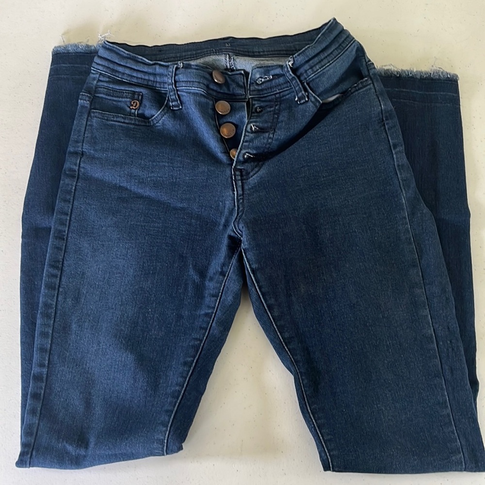 Super comfy skinny jeans. These jeans just hug you in all the right places.